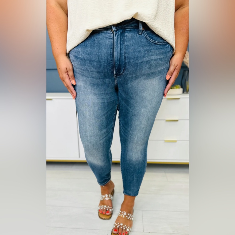Judy Blue Tummy Control Skinny Jeans 18W NWT